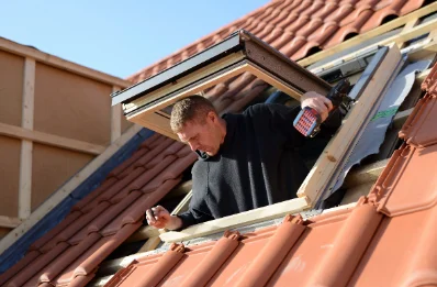 Pose de fenêtres de toit Velux à Rézentières